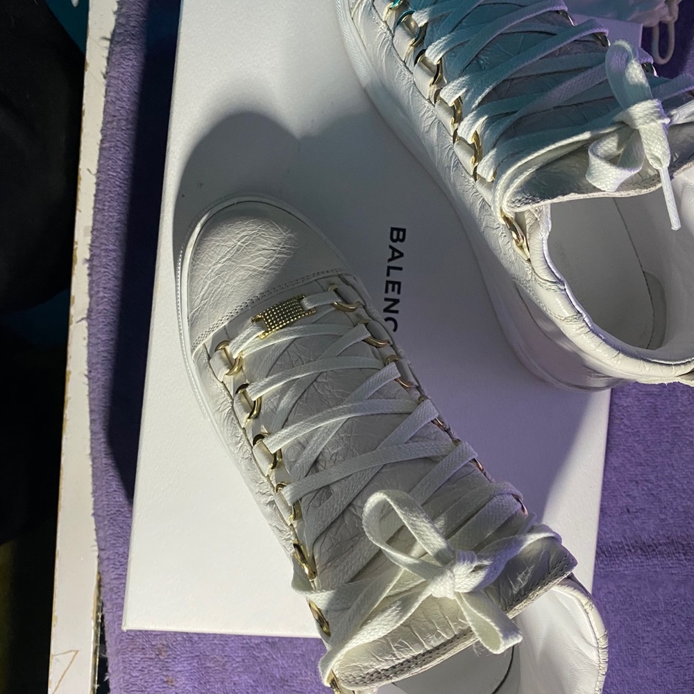 Balenciaga - Picture 5 of 6